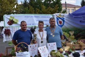 Viticultorii din raionul Ialoveni la “Festivalul național al strugurelui”