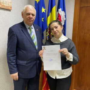 O cetățeană a depus jurământul la Consiliul raional pentru obținerea cetățeniei Republicii Moldova