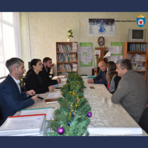 Întrevedere dintre conducerea raionului Ialoveni cu un donator străin, dispus să contribuie financiar la reparația acoperișului Gimnaziului din Cărbuna