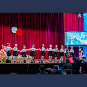 Sub egida Consiliului raional Ialoveni s-a desfășurat Festivalul raional de muzică și dans ,,Alb cu roșu fac o floare”, ediția a II-a