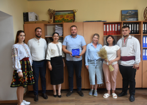 Funcționarii publici din cadrul primăriilor raionului Ialoveni, felicitați într-un mod inedit de conducerea raionului cu ocazia zilei profesionale