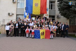 Consiliul raional Ialoveni a marcat Ziua Drapelului de Stat