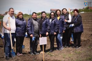 Conducerea raionului Ialoveni a participat la plantarea butașilor de viței-de-vie la Î.S. Combinatul de Vinuri de Calitate „Mileștii Mici”