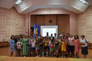 Consiliul raional Ialoveni, vizitat de circa de 30 de copii participanți în cadrul Programului ,,Biblio-Vacanța 2025”