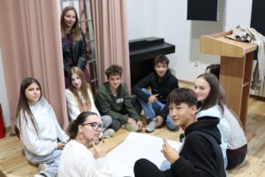 Peste 90 de tineri din raionul Ialoveni au participat la cel de-al doilea atelier de instruire din cadrul Programului de granturi mici pentru tineri, runda a XXXI-a