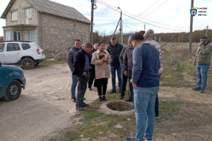 Ședință de lucru în teren înaintea începerii lucrărilor la proiectul privind construcția apeductului magistral către localitățile Sociteni, Dănceni, Suruceni, Nimoreni și Malcoci