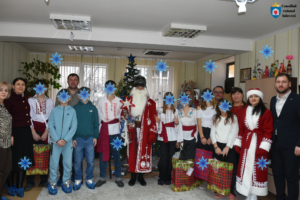 Tinerii de la Casa Comunitară pentru Copii în Situație de Risc din orașul Ialoveni, vizitați de Moș Crăciun