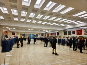 Galeria Colecțiilor Petru Costin a Consiliului raional Ialoveni a vernisat în Parlamentul României o expoziție de uniforme, însemne și simboluri vamale