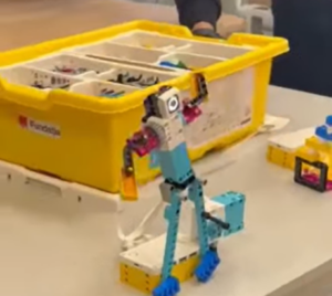 𝗨𝗻 𝗹𝗮𝗯𝗼𝗿𝗮𝘁𝗼𝗿 𝗱𝗶𝗴𝗶𝘁𝗮𝗹 𝗮 𝗳𝗼𝘀𝘁 𝗶𝗻𝗮𝘂𝗴𝘂𝗿𝗮𝘁 𝗹𝗮 𝗟𝗶𝗰𝗲𝘂𝗹 𝗧𝗲𝗼𝗿𝗲𝘁𝗶𝗰 „𝗜𝗼𝗻 𝗣𝗲𝗹𝗶𝘃𝗮𝗻” 𝗱𝗶𝗻 𝗰𝗼𝗺𝘂𝗻𝗮 𝗥𝗮̆𝘇𝗲𝗻𝗶 𝗶̂𝗻 𝗰𝗮𝗱𝗿𝘂𝗹 𝗣𝗿𝗼𝗴𝗿𝗮𝗺𝘂𝗹𝘂𝗶 𝗥𝗲𝘁̦𝗲𝗹𝗲𝗶 „𝗦̦𝗰𝗼𝗮𝗹𝗮 𝗠𝗼𝗱𝗲𝗹”