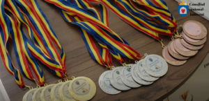 Minți agere, emoții reale și o competiție pe măsură! Așa arată generația care vine. Concursul de erudiție „Gândește global, acționează local”