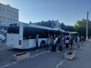Vacanța pentru elevi continuă: Cea de-a doua tură de copii din raionul Ialoveni a plecat la Tabăra „Zâmbetul”